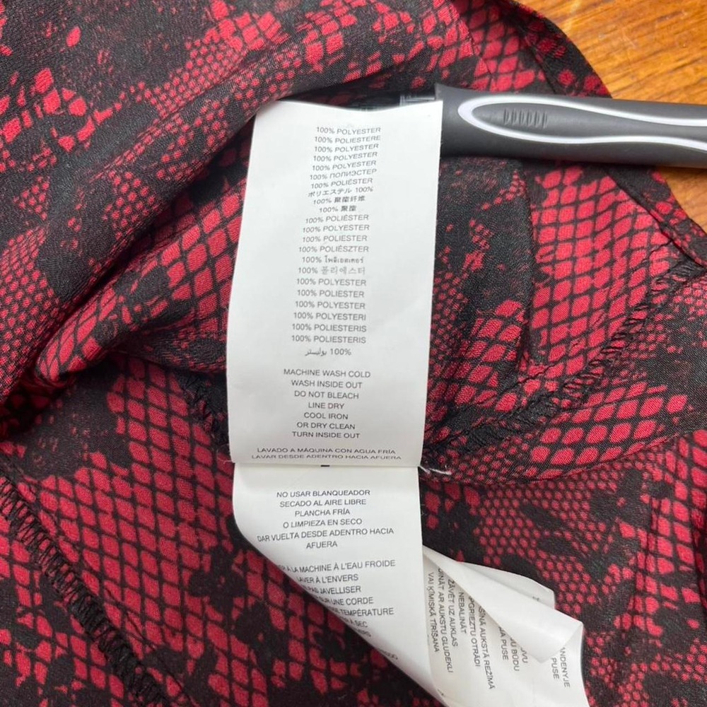 Michael Kors red lace print full zip dog tag blouse. Roll snap sleeves - Picture 4 of 6